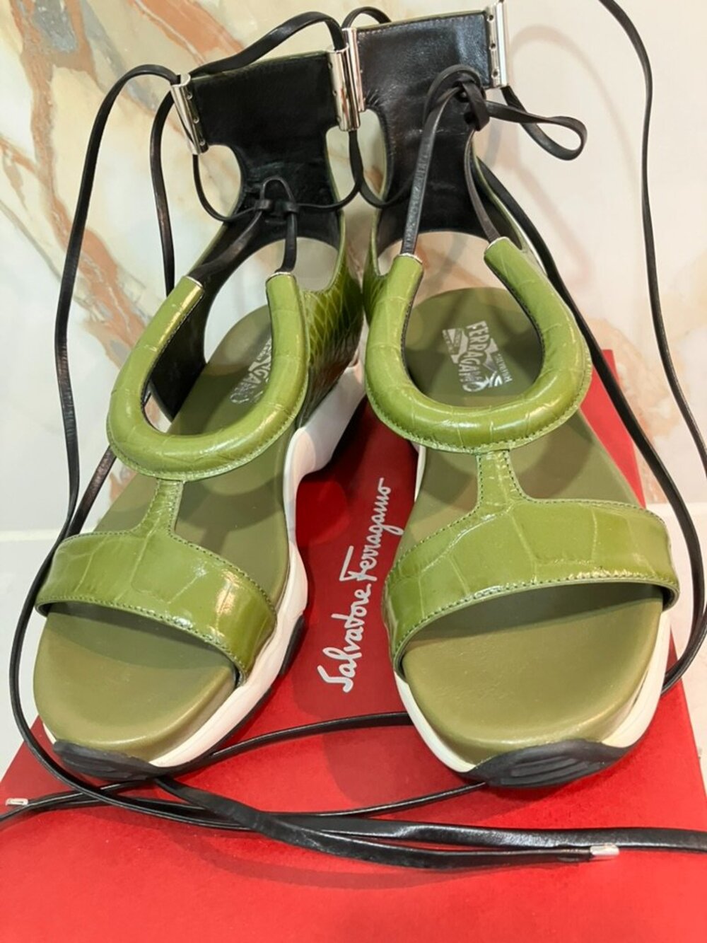 Salvatore Ferragamo - Sandales Sport-Chic "Gotham" Imprimé Croco Vert (Avocat) -